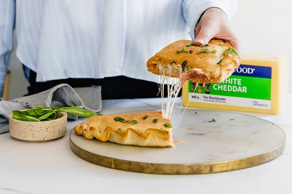 Easy Cheesy Calzone Pizza