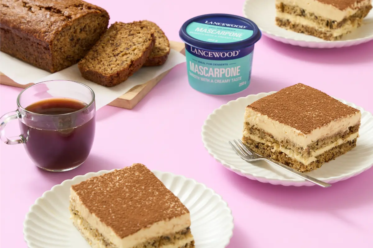Cocoa-dusted banana bread tiramisu with sliced banana bread, coffee and LANCEWOOD® Mascarpone
